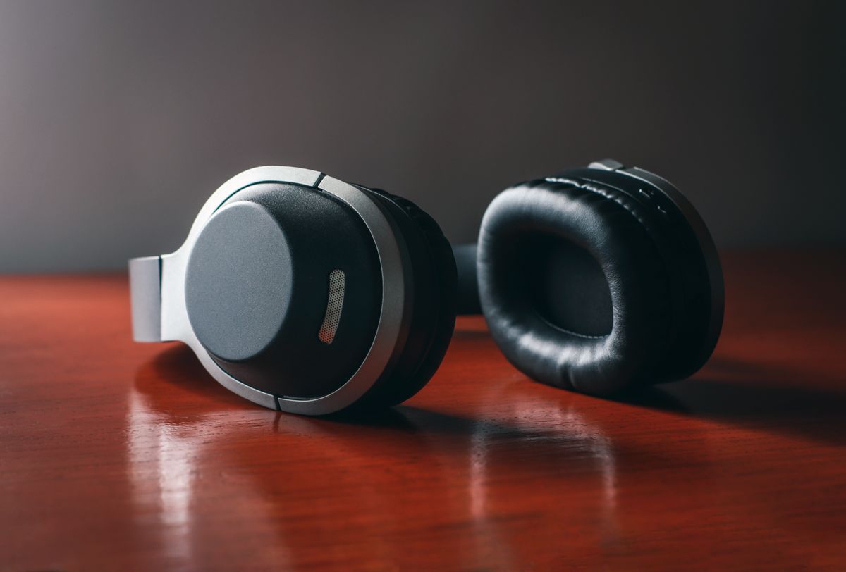Pulse studio monitor headphones product photo